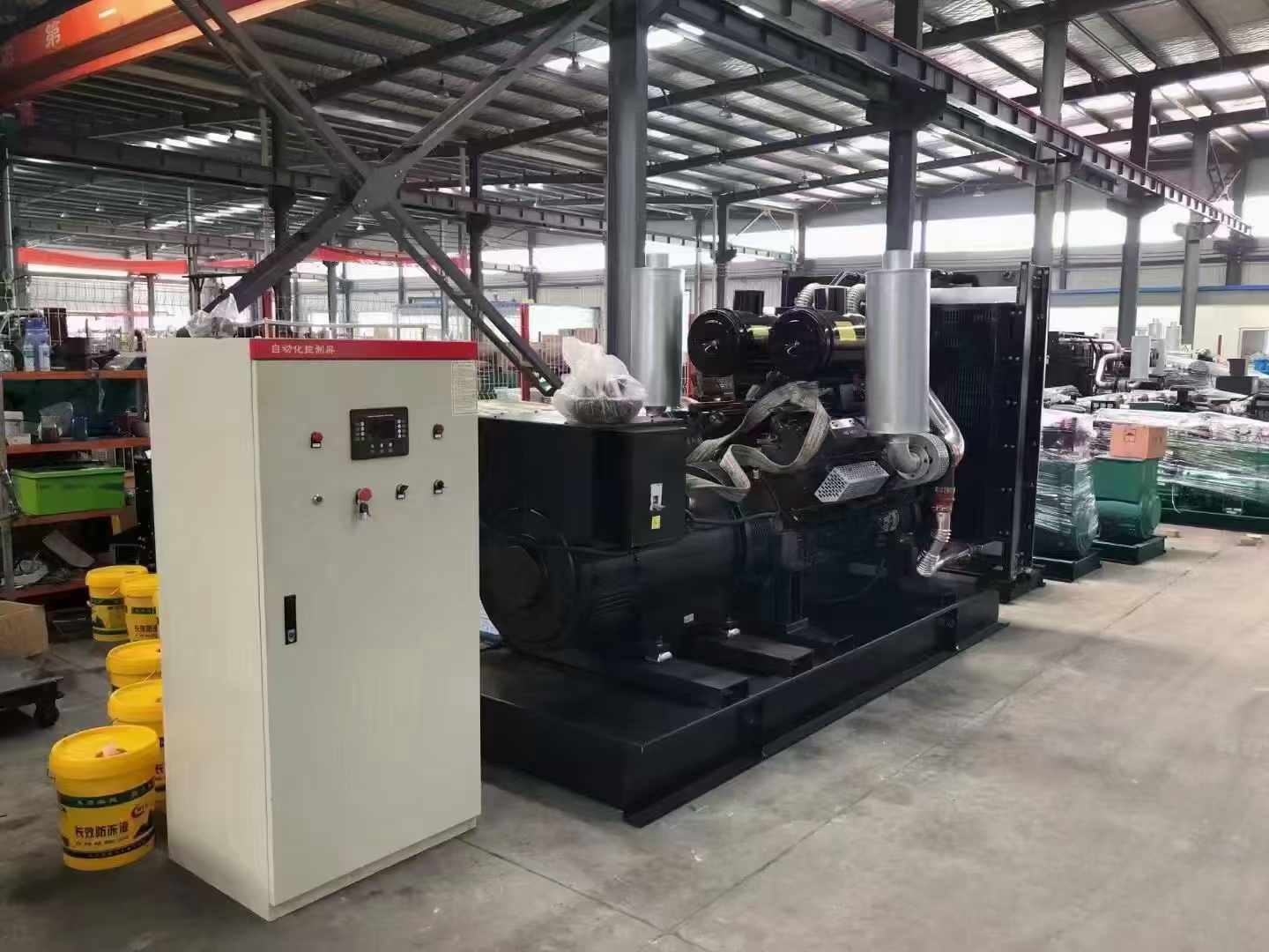 温泉柴油发电机运行时的噪音和振动水平如何？