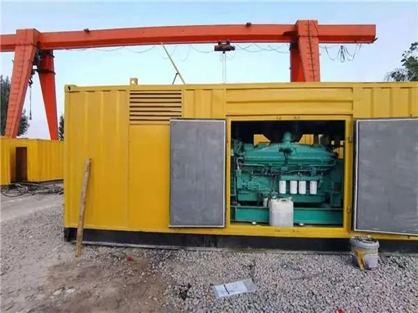 温泉冬季低温环境下，500KW发电机组应该选择什么类型的启动电瓶？