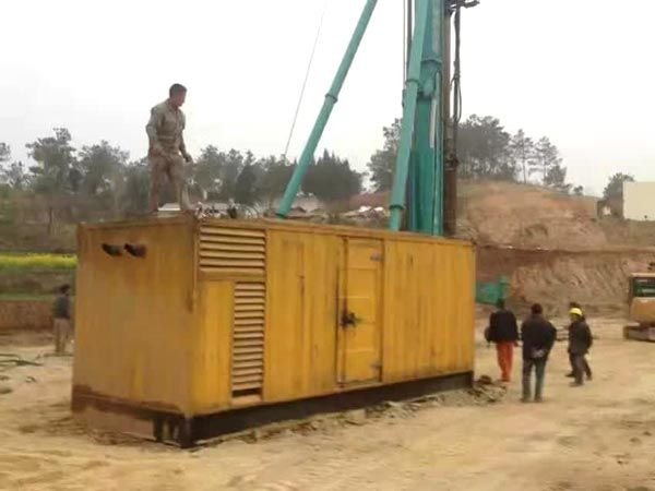 温泉如何判断水冷式机油散热器密封件是否需要更换？